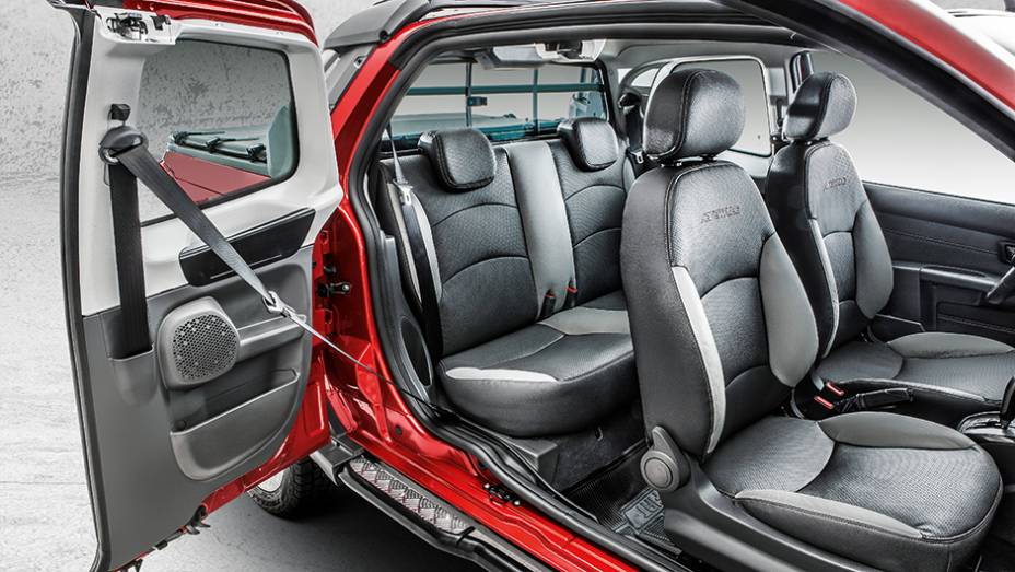 Espa&ccedil;o de acesso para o banco traseiro dobrou de tamanho: de 0,5 para 1 m&sup2; | <a href="https://gutenberg.quatrorodas.abril.com.br/carros/testes/fiat-strada-adventure-1-6-16v-cd-762709.shtml" rel="migration">Leia mais</a>