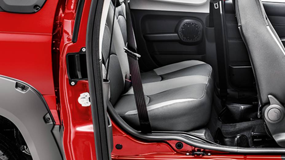Ma&ccedil;aneta s&oacute; pode ser acionada, com a porta dianteira aberta | <a href="https://gutenberg.quatrorodas.abril.com.br/carros/testes/fiat-strada-adventure-1-6-16v-cd-762709.shtml" rel="migration">Leia mais</a>