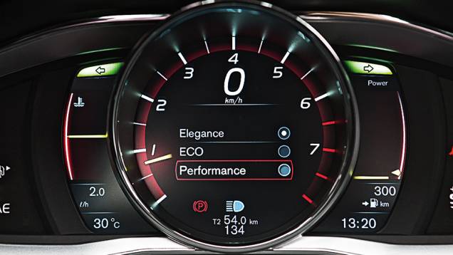 Painel digital é configurável | <a href="https://gutenberg.quatrorodas.abril.com.br/carros/impressoes/volvo-s60-t6-r-design-763072.shtml" rel="migration">Leia mais</a> Painel digital é configurável | <a href="https://gutenberg.quatrorodas.abril.com.br/carros/impressoes/volvo-s60-t6-r-design-763072.shtml" rel="migration">Leia mais</a>