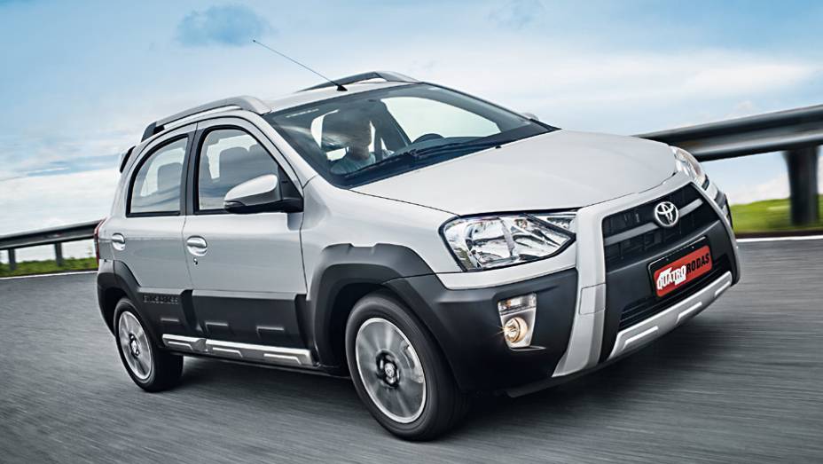 Na pr&aacute;tica, visual lameiro custa 3 200 reais a mais | <a href="https://gutenberg.quatrorodas.abril.com.br/carros/testes/toyota-etios-cross-766195.shtml" rel="migration">Leia mais</a>