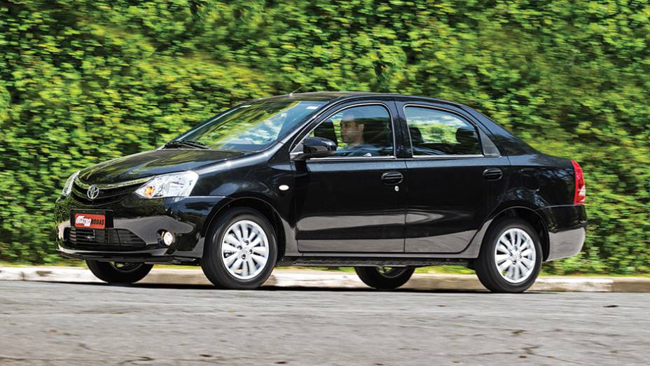 1&ordm; lugar Custos: Etios XLS. O Etios XLS 1.5 &eacute; o mais caro na hora da compra, mas &eacute; o mais econ&ocirc;mico e tem o menor custo projetado de revis&otilde;es | <a href="https://gutenberg.quatrorodas.abril.com.br/carros/comparativos/sedas-45-mil-reais-764153.shtml" rel="migration">Leia mais</a>