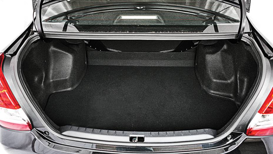 1&ordm; lugar Custos: Etios XLS. Estrutura de metal dificulta o uso com o banco rebatido | <a href="https://gutenberg.quatrorodas.abril.com.br/carros/comparativos/sedas-45-mil-reais-764153.shtml" rel="migration">Leia mais</a>