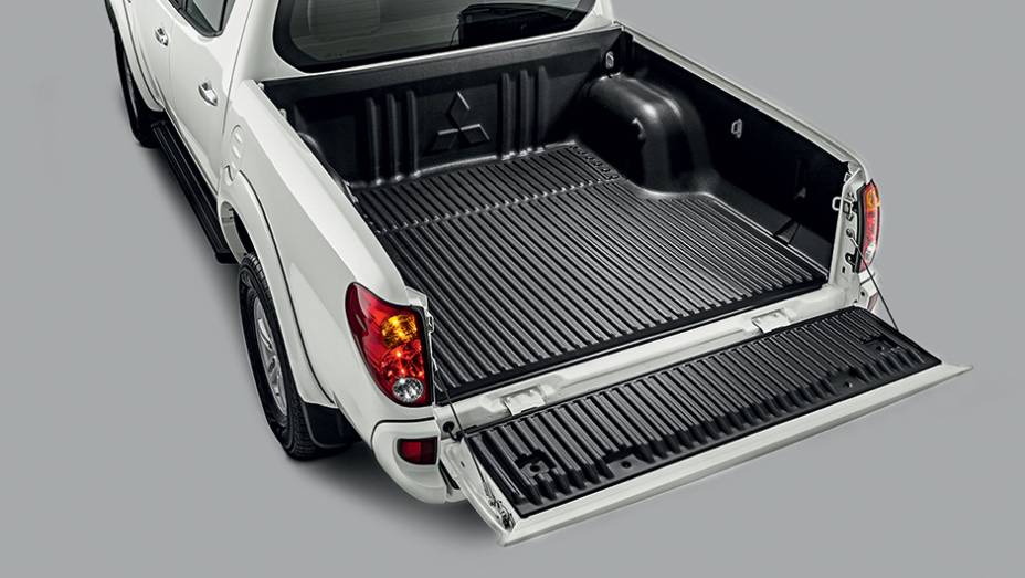 A capacidade de carga é de 1 095 kg. | <a href="https://gutenberg.quatrorodas.abril.com.br/carros/testes/mitsubishi-l200-triton-764187.shtml" rel="migration">Leia mais</a>