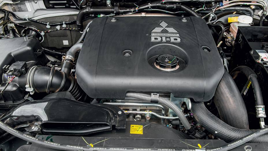 Motor diesel gera 180 cv de potência | <a href="https://gutenberg.quatrorodas.abril.com.br/carros/testes/mitsubishi-l200-triton-764187.shtml" rel="migration">Leia mais</a> Motor diesel gera 180 cv de potência | <a href="https://gutenberg.quatrorodas.abril.com.br/carros/testes/mitsubishi-l200-triton-764187.shtml" rel="migration">Leia mais</a>