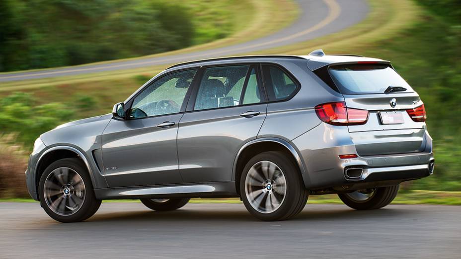 Linhas da segunda geração foram mantidas | <a href="https://gutenberg.quatrorodas.abril.com.br/carros/impressoes/bmw-x5-765445.shtml" rel="migration">Leia mais</a> Linhas da segunda geração foram mantidas | <a href="https://gutenberg.quatrorodas.abril.com.br/carros/impressoes/bmw-x5-765445.shtml" rel="migration">Leia mais</a>