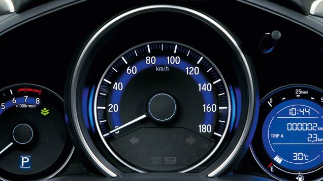 Iluminação azul mantém a identidade visual com outros modelos da marca japonesa | <a href="https://gutenberg.quatrorodas.abril.com.br/carros/impressoes/honda-fit-765447.shtml" rel="migration">Leia mais</a> Iluminação azul mantém a identidade visual com outros modelos da marca japonesa | <a href="https://gutenberg.quatrorodas.abril.com.br/carros/impressoes/honda-fit-765447.shtml" rel="migration">Leia mais</a>