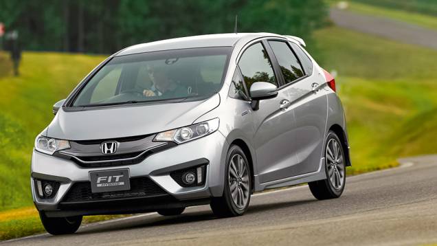 Kit aerodinâmico inclui defletor, saias laterais e aerofólio | <a href="https://gutenberg.quatrorodas.abril.com.br/carros/impressoes/honda-fit-765447.shtml" rel="migration">Leia mais</a> Kit aerodinâmico inclui defletor, saias laterais e aerofólio | <a href="https://gutenberg.quatrorodas.abril.com.br/carros/impressoes/honda-fit-765447.shtml" rel="migration">Leia mais</a>