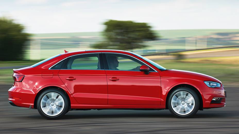 Volume traseiro curto est&aacute; em alta entre sed&atilde;s | <a href="https://gutenberg.quatrorodas.abril.com.br/carros/testes/audi-a3-sedan-771657.shtml" rel="migration">Leia mais</a>