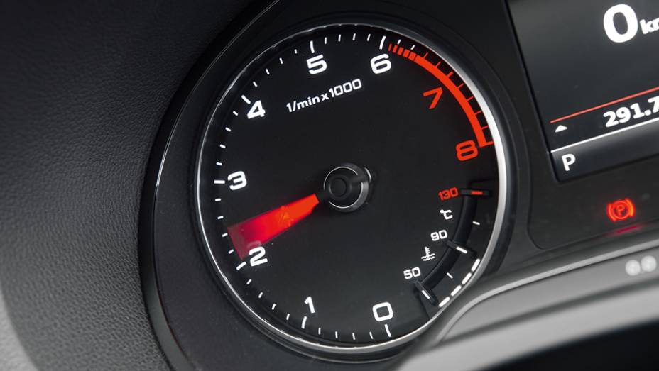 Corte do motor ocorre a 6 200 rpm | <a href="https://gutenberg.quatrorodas.abril.com.br/carros/testes/audi-a3-sedan-771657.shtml" rel="migration">Leia mais</a>