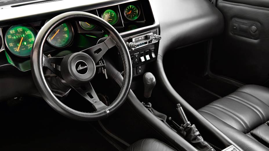 Volante trazia o requinte do ajuste elétrico de altura | <a href="https://gutenberg.quatrorodas.abril.com.br/carros/classicos-brasileiros/miura-mts-771647.shtml" rel="migration">Leia mais</a> Volante trazia o requinte do ajuste elétrico de altura | <a href="https://gutenberg.quatrorodas.abril.com.br/carros/classicos-brasileiros/miura-mts-771647.shtml" rel="migration">Leia mais</a>