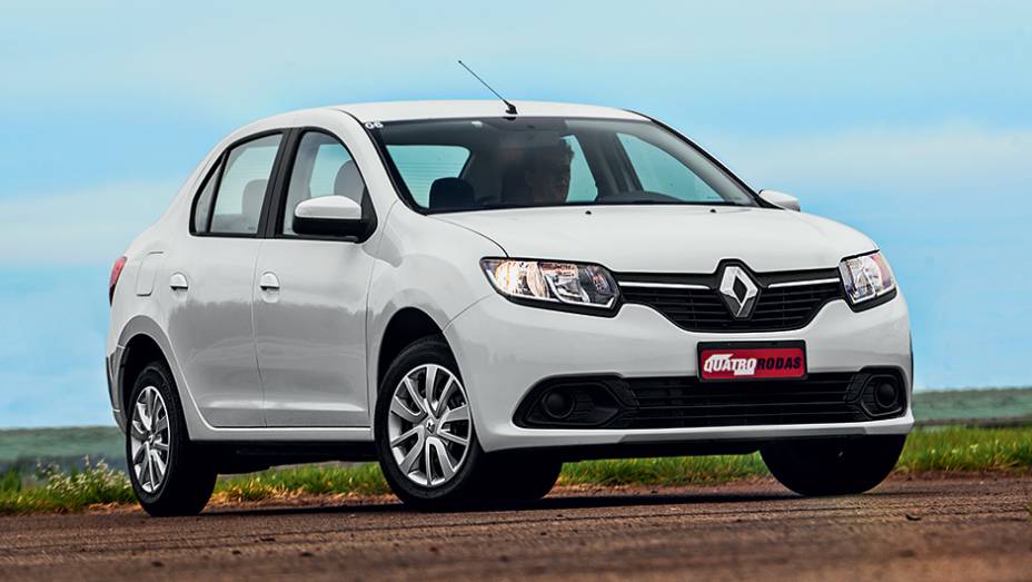 Frente segue nova identidade visual da marca | <a href="https://gutenberg.quatrorodas.abril.com.br/carros/impressoes/renault-logan-expression-1-0-771375.shtml" rel="migration">Leia mais</a>