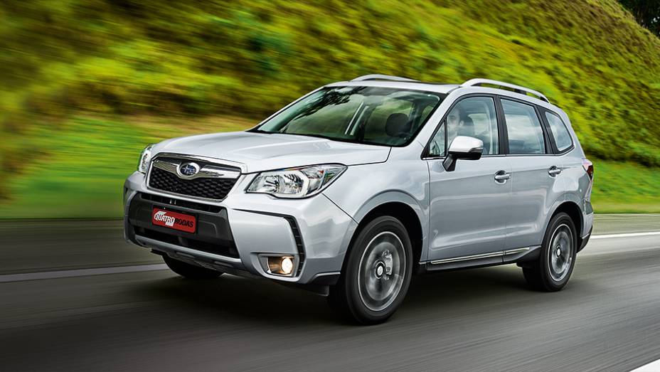 Baixo centro de gravidade oferece ótima dirigibilidade ao utilitário | <a href="https://gutenberg.quatrorodas.abril.com.br/carros/testes/subaru-forester-2-0-xt-turbo-772015.shtml" rel="migration">Leia mais</a>