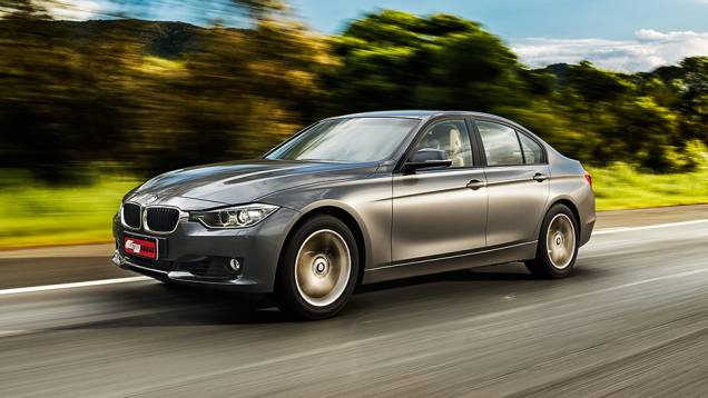 Agora o motor 2.0 turbo faz 184 cv bebendo álcool | <a href="https://gutenberg.quatrorodas.abril.com.br/carros/testes/bmw-320i-activeflex-774586.shtml" rel="migration">Leia mais</a> Agora o motor 2.0 turbo faz 184 cv bebendo álcool | <a href="https://gutenberg.quatrorodas.abril.com.br/carros/testes/bmw-320i-activeflex-774586.shtml" rel="migration">Leia mais</a>