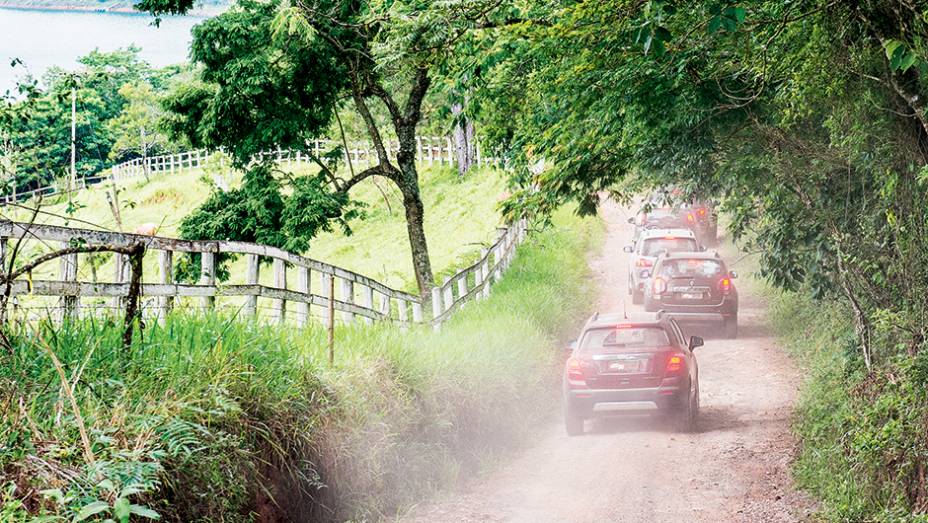 Roteiro passou por típicas estradas de fazenda | <a href="https://gutenberg.quatrorodas.abril.com.br/carros/testes/aventureiros-urbanos-777231.shtml" rel="migration">Leia mais</a>