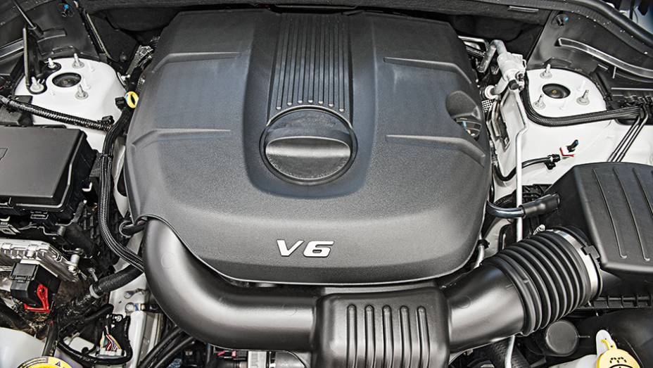 Motor V6: duplo comando de válvulas no cabeçote | <a href="https://gutenberg.quatrorodas.abril.com.br/carros/impressoes/jeep-grand-cherokee-limited-v6-3-6-774608.shtml" rel="migration">Leia mais</a>