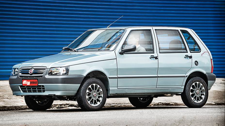 Grazie Mille tem apliques nos para-choques, far&oacute;is com m&aacute;scara negra e adesivos nas laterais | <a href="https://gutenberg.quatrorodas.abril.com.br/carros/impressoes/fiat-grazie-mille-774026.shtml" rel="migration">Leia mais</a>