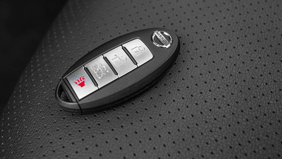 Para ligar o carro ou abrir as portas, n&atilde;o &eacute; preciso tirar a chave do bolso | <a href="https://gutenberg.quatrorodas.abril.com.br/carros/impressoes/nissan-sentra-2-0-s-774056.shtml" rel="migration">Leia mais</a>