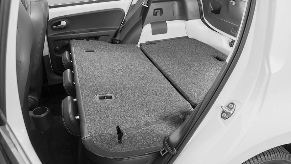  mas pode chegar a 976 litros com o encosto traseiro do encosto rebatido | <a href="https://gutenberg.quatrorodas.abril.com.br/carros/testes/volkswagen-up-773936.shtml" rel="migration">Leia mais</a>