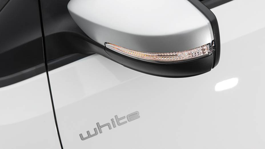 Retrovisores abrigam luzes de dire&ccedil;&atilde;o | <a href="https://gutenberg.quatrorodas.abril.com.br/carros/testes/volkswagen-up-773936.shtml" rel="migration">Leia mais</a>