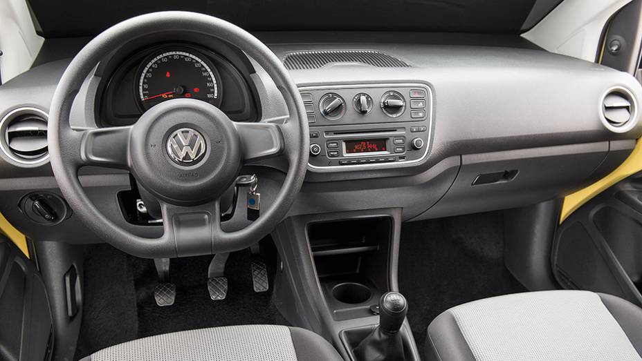 TAKE UP!: Mostrador tem veloc&iacute;metro, mas n&atilde;o tem conta-giros | <a href="https://gutenberg.quatrorodas.abril.com.br/carros/testes/volkswagen-up-773936.shtml" rel="migration">Leia mais</a>