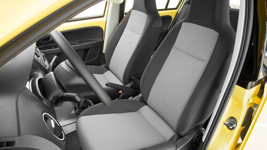 TAKE UP!:  revestimento de tecido simples | <a href="https://gutenberg.quatrorodas.abril.com.br/carros/testes/volkswagen-up-773936.shtml" rel="migration">Leia mais</a>
