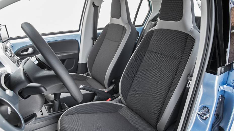 HIGH UP!: Bancos v&ecirc;m com apliques de couro | <a href="https://gutenberg.quatrorodas.abril.com.br/carros/testes/volkswagen-up-773936.shtml" rel="migration">Leia mais</a>