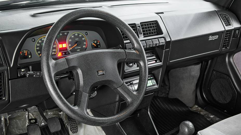 Os instrumentos tinham a simplicidade estética do Uno | <a href="https://gutenberg.quatrorodas.abril.com.br/carros/classicos-brasileiros/fiat-tempra-2p-778240.shtml" rel="migration">Leia mais</a> Os instrumentos tinham a simplicidade estética do Uno | <a href="https://gutenberg.quatrorodas.abril.com.br/carros/classicos-brasileiros/fiat-tempra-2p-778240.shtml" rel="migration">Leia mais</a>