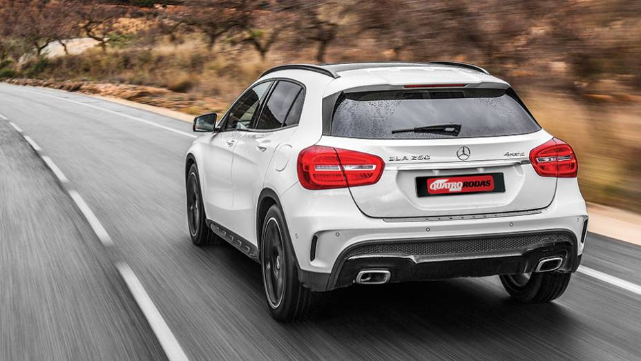Apesar de perfil SUV, ele &eacute; s&oacute; 1 cm mais alto que um Focus | <a href="https://gutenberg.quatrorodas.abril.com.br/carros/impressoes/mercedes-benz-gla-250-779014.shtml" rel="migration">Leia mais</a>