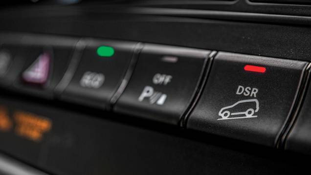O DSR controla a descida em rampas inclinadas de terra | <a href="https://gutenberg.quatrorodas.abril.com.br/carros/impressoes/mercedes-benz-gla-250-779014.shtml" rel="migration">Leia mais</a> O DSR controla a descida em rampas inclinadas de terra | <a href="https://gutenberg.quatrorodas.abril.com.br/carros/impressoes/mercedes-benz-gla-250-779014.shtml" rel="migration">Leia mais</a>