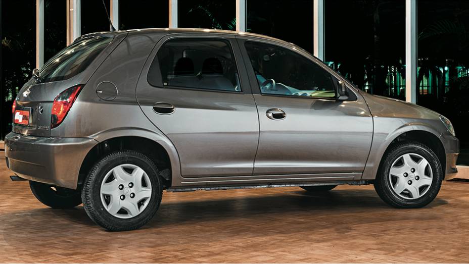 Celta é vendido nas versões LT e Advantage, com 2 ou 4 portas | <a href="https://gutenberg.quatrorodas.abril.com.br/carros/comparativos/hatches-compactos-entrada-779938.shtml" rel="migration">Leia mais</a>