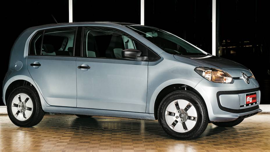 Take Up! &eacute; o mais barato, por&eacute;m fica mais caro quando ganha opcionais. Pe&ccedil;a com dire&ccedil;&atilde;o el&eacute;trica | <a href="https://gutenberg.quatrorodas.abril.com.br/carros/comparativos/hatches-compactos-entrada-779938.shtml" rel="migration">Leia mais</a>