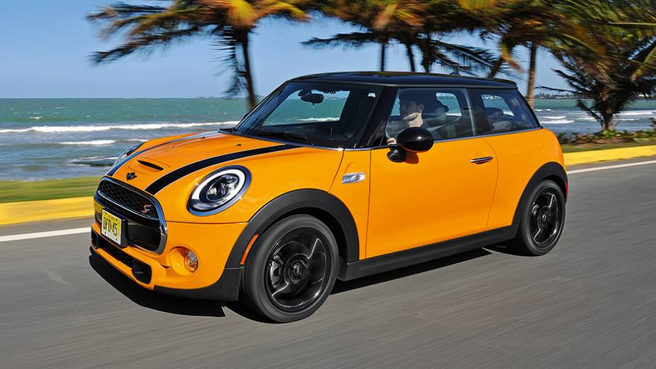 O mesmo por fora, mas praticamente outro carro por dentro | <a href="https://gutenberg.quatrorodas.abril.com.br/carros/impressoes/mini-cooper-s-779912.shtml" rel="migration">Leia mais</a>