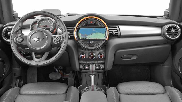 Saídas de ar circulares em volta do mostrador central deram lugar a discretos modelos retangulares | <a href="https://gutenberg.quatrorodas.abril.com.br/carros/impressoes/mini-cooper-s-779912.shtml" rel="migration">Leia mais</a> Saídas de ar circulares em volta do mostrador central deram lugar a discretos modelos retangulares | <a href="https://gutenberg.quatrorodas.abril.com.br/carros/impressoes/mini-cooper-s-779912.shtml" rel="migration">Leia mais</a>