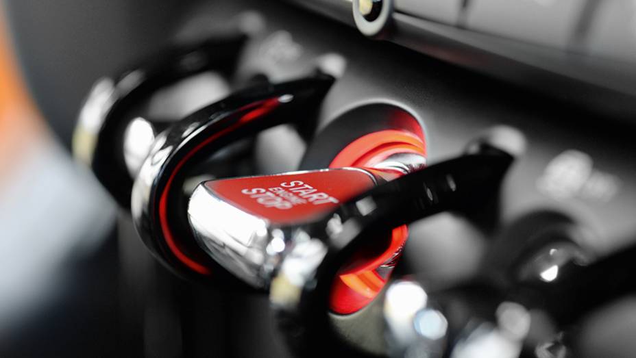 Teclas como as dos avi&otilde;es antigos | <a href="https://gutenberg.quatrorodas.abril.com.br/carros/impressoes/mini-cooper-s-779912.shtml" rel="migration">Leia mais</a>