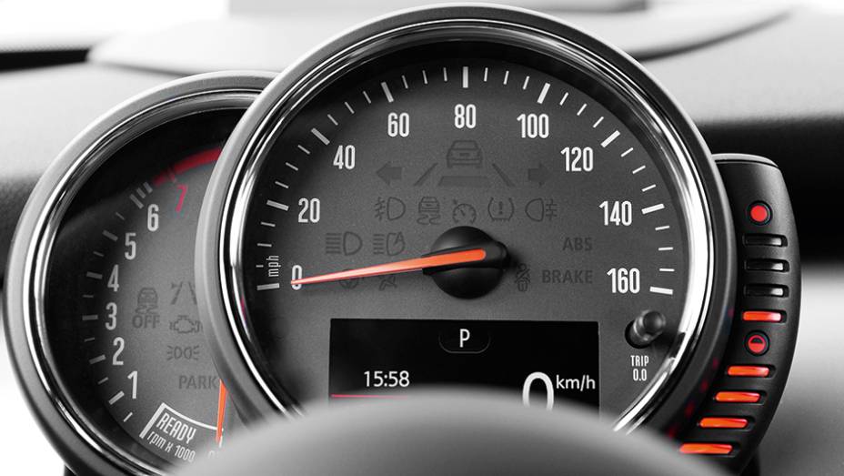 Veloc&iacute;metro passou para tr&aacute;s do volante | <a href="https://gutenberg.quatrorodas.abril.com.br/carros/impressoes/mini-cooper-s-779912.shtml" rel="migration">Leia mais</a>