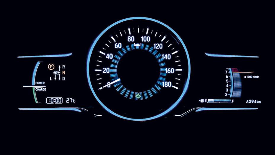 Iluminação do painel muda de azul (normal) para verde (econômico), de acordo com o modo de condução | <a href="https://gutenberg.quatrorodas.abril.com.br/carros/impressoes/honda-vezel-777550.shtml" rel="migration">Leia mais</a>