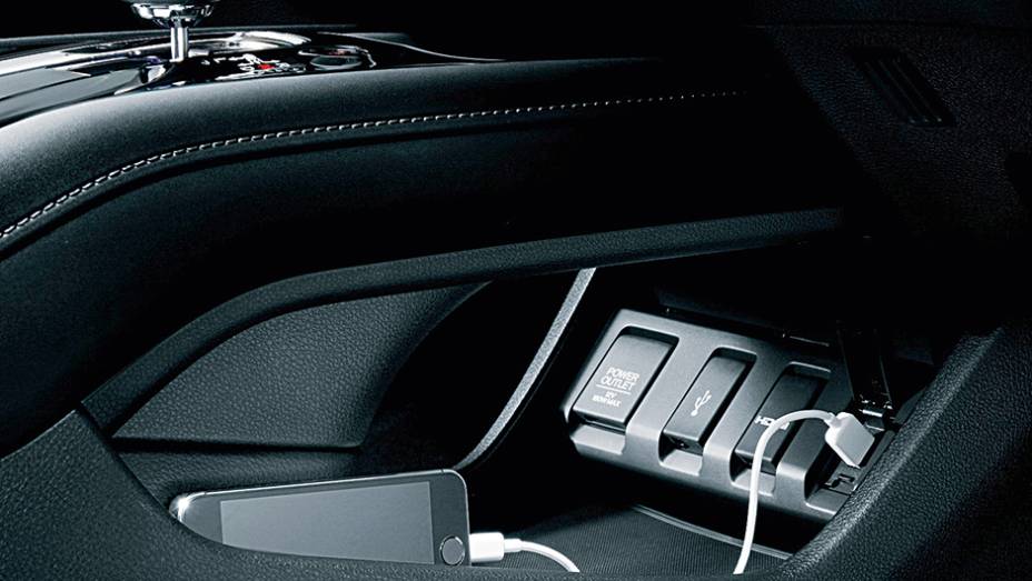 Al&eacute;m de bonito, console flutuante &eacute; &uacute;til | <a href="https://gutenberg.quatrorodas.abril.com.br/carros/impressoes/honda-vezel-777550.shtml" rel="migration">Leia mais</a>
