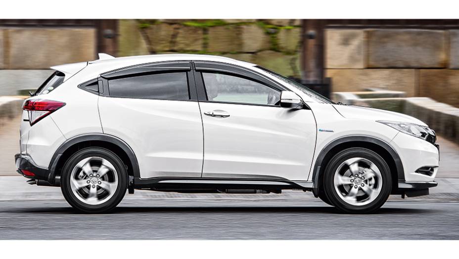 A maçaneta traseira fica embutida no batente | <a href="https://gutenberg.quatrorodas.abril.com.br/carros/impressoes/honda-vezel-777550.shtml" rel="migration">Leia mais</a> A maçaneta traseira fica embutida no batente | <a href="https://gutenberg.quatrorodas.abril.com.br/carros/impressoes/honda-vezel-777550.shtml" rel="migration">Leia mais</a>