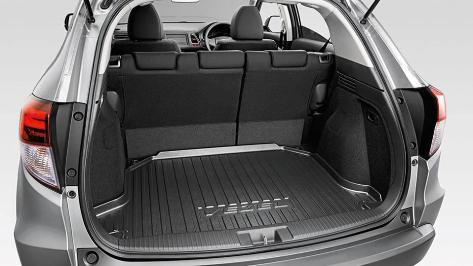 Com cinco pessoas a bordo, ainda sobra espaço para 400 litros de bagagem no porta-malas (no EcoSport cabem 362) | <a href="https://gutenberg.quatrorodas.abril.com.br/carros/impressoes/honda-vezel-777550.shtml" rel="migration">Leia mais</a> Com cinco pessoas a bordo, ainda sobra espaço para 400 litros de bagagem no porta-malas (no EcoSport cabem 362) | <a href="https://gutenberg.quatrorodas.abril.com.br/carros/impressoes/honda-vezel-777550.shtml" rel="migration">Leia mais</a>