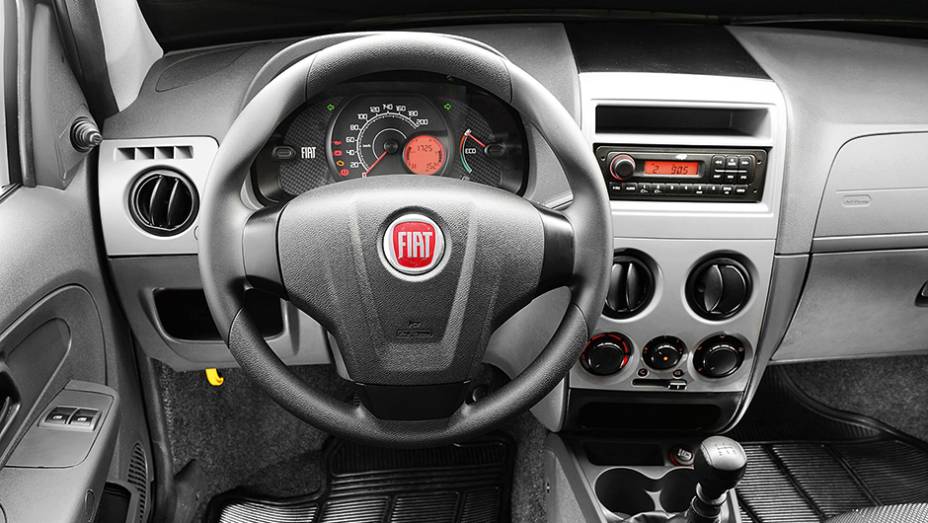 Fire trocou de painel e ganhou novas sa&iacute;das de ar | <a href="https://gutenberg.quatrorodas.abril.com.br/carros/impressoes/fiat-palio-fire-780927.shtml" rel="migration">Leia mais</a>