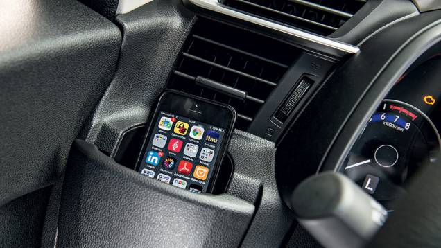 Porta-copo à esquerda do volante ganhou tampa retrátil,
| <a href="https://gutenberg.quatrorodas.abril.com.br/carros/testes/honda-fit-exl-1-5-786780.shtml" rel="migration">Leia mais</a> Porta-copo à esquerda do volante ganhou tampa retrátil,
| <a href="https://gutenberg.quatrorodas.abril.com.br/carros/testes/honda-fit-exl-1-5-786780.shtml" rel="migration">Leia mais</a>