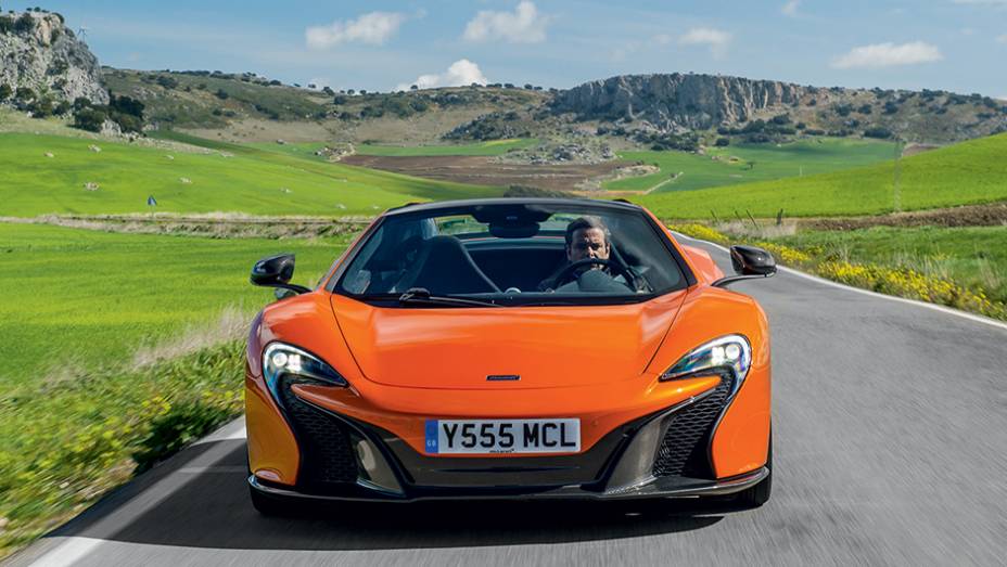 Faróis imitam logo da McLaren | <a href="https://gutenberg.quatrorodas.abril.com.br/carros/impressoes/mclaren-650s-787311.shtml" rel="migration">Leia mais</a>