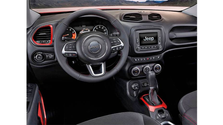 No interior, o design do painel mistura estilos: americano com italiano | <a href="https://gutenberg.quatrorodas.abril.com.br/reportagens/geral/vale-esperar-jeep-renegade-791986.shtml" rel="migration">Leia mais</a>