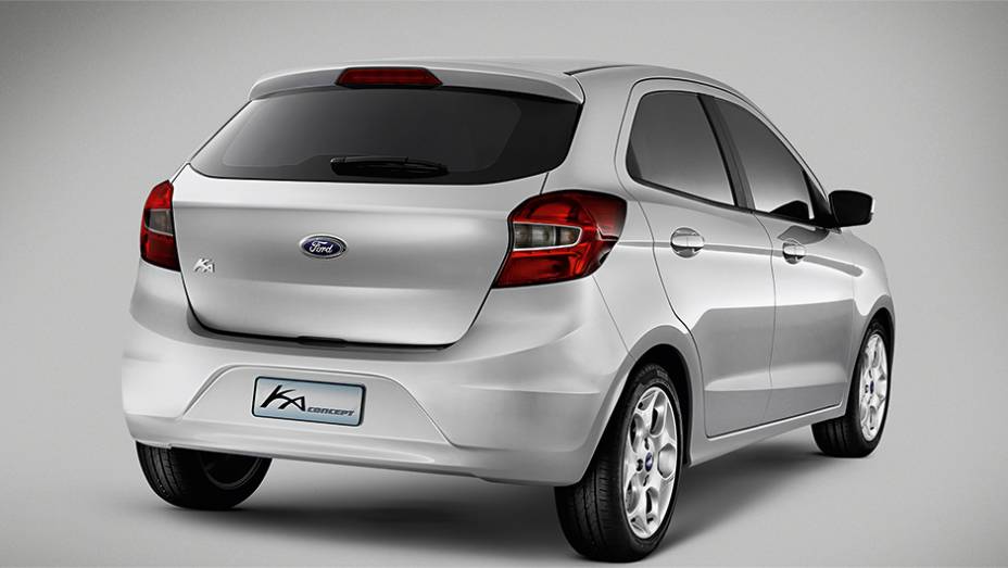 Traseira do novo Ka hatch lembra a de um de seus rivais, o Onix | <a href="https://gutenberg.quatrorodas.abril.com.br/reportagens/geral/vale-esperar-novo-ford-ka-790463.shtml" rel="migration">Leia mais</a>