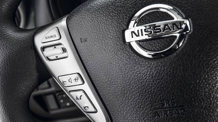 Volante agora tem comandos do som e celular | <a href="https://gutenberg.quatrorodas.abril.com.br/carros/testes/nissan-march-792698.shtml" rel="migration">Leia mais</a>