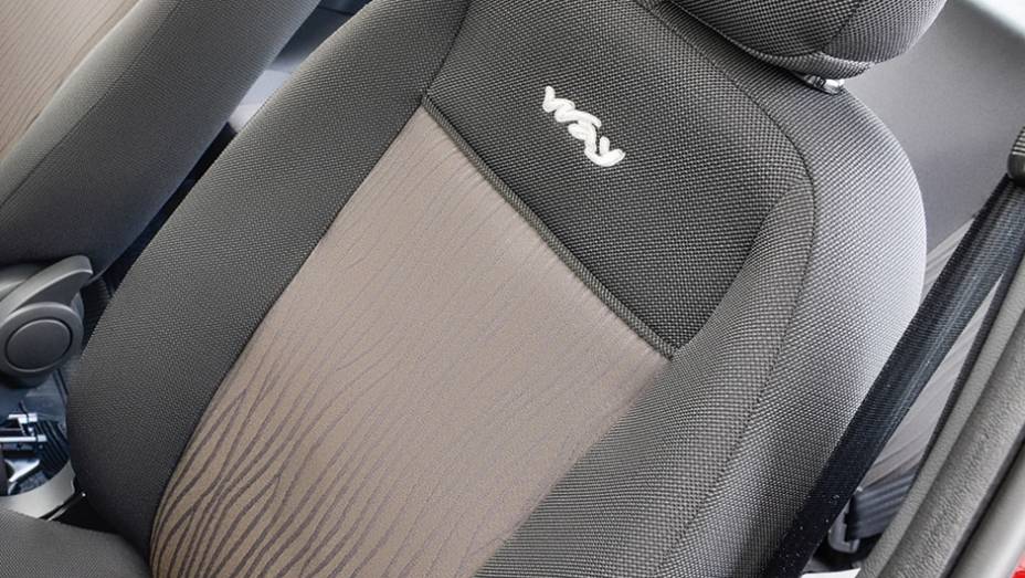 ... s&atilde;o as novidades no interior espartano | <a href="https://gutenberg.quatrorodas.abril.com.br/carros/impressoes/fiat-palio-fire-way-790798.shtml" rel="migration">Leia mais</a>