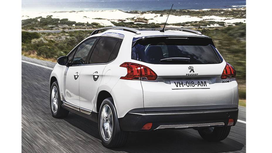 Lanternas, instrumentos em posi&ccedil;&atilde;o elevada e volante pequeno s&atilde;o compartilhados com o 208 | <a href="https://gutenberg.quatrorodas.abril.com.br/reportagens/geral/vale-esperar-peugeot-2008-793301.shtml" rel="migration">Leia mais</a>