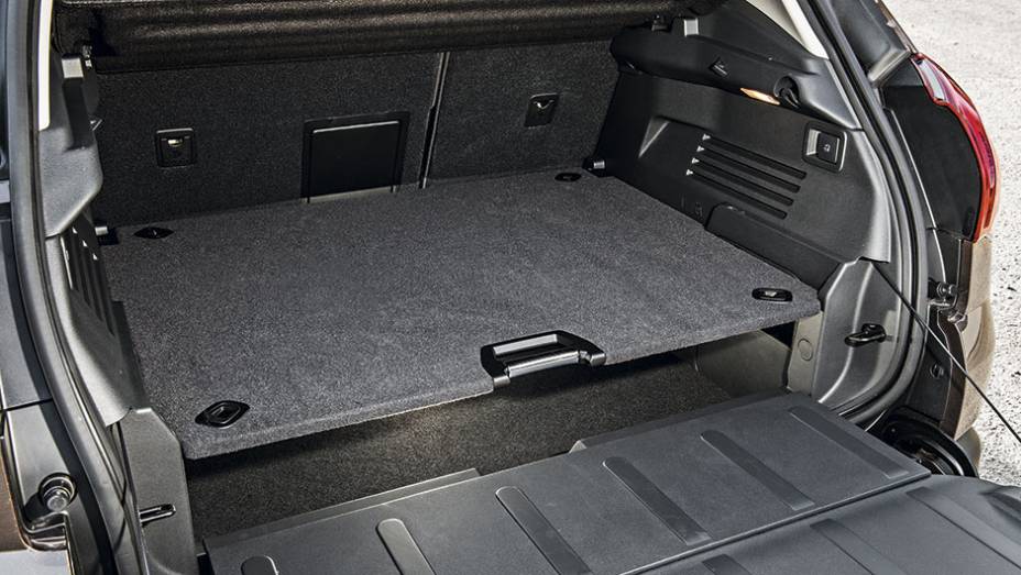 Porta-malas modular | <a href="https://gutenberg.quatrorodas.abril.com.br/carros/impressoes/peugeot-3008-791963.shtml" rel="migration">Leia mais</a>