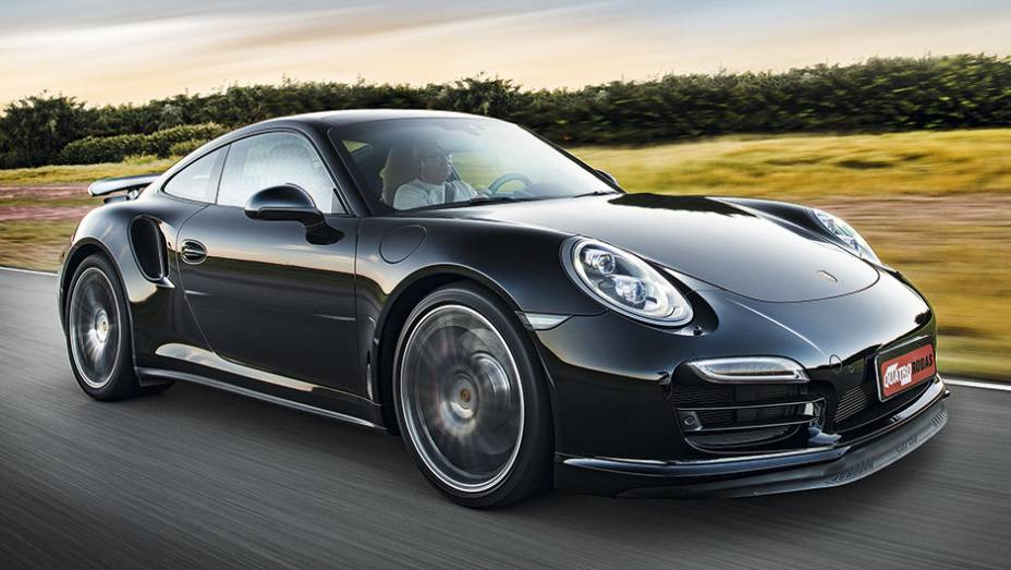 Com rodas aro 20 e bitolas maiores, o 911 ficou mais bem-assentado | <a href="https://gutenberg.quatrorodas.abril.com.br/carros/testes/porscshe-911-turbo-795081.shtml" rel="migration">Leia mais</a>