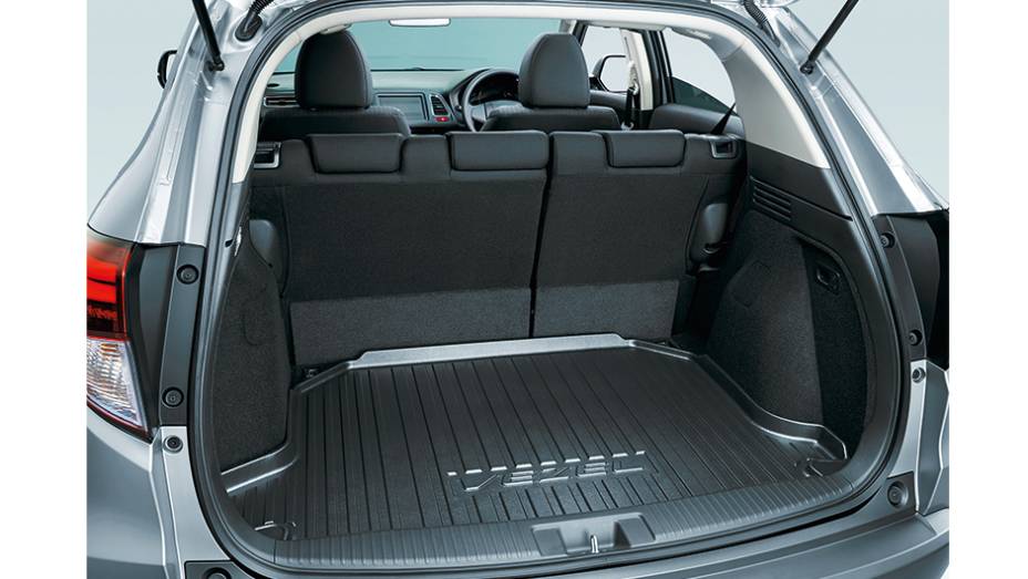 Porta-malas de 400 litros e bancos rebatíveis na proporção 60/40 | <a href="https://gutenberg.quatrorodas.abril.com.br/reportagens/geral/vale-esperar-honda-vezel-793591.shtml" rel="migration">Leia mais</a> Porta-malas de 400 litros e bancos rebatíveis na proporção 60/40 | <a href="https://gutenberg.quatrorodas.abril.com.br/reportagens/geral/vale-esperar-honda-vezel-793591.shtml" rel="migration">Leia mais</a>